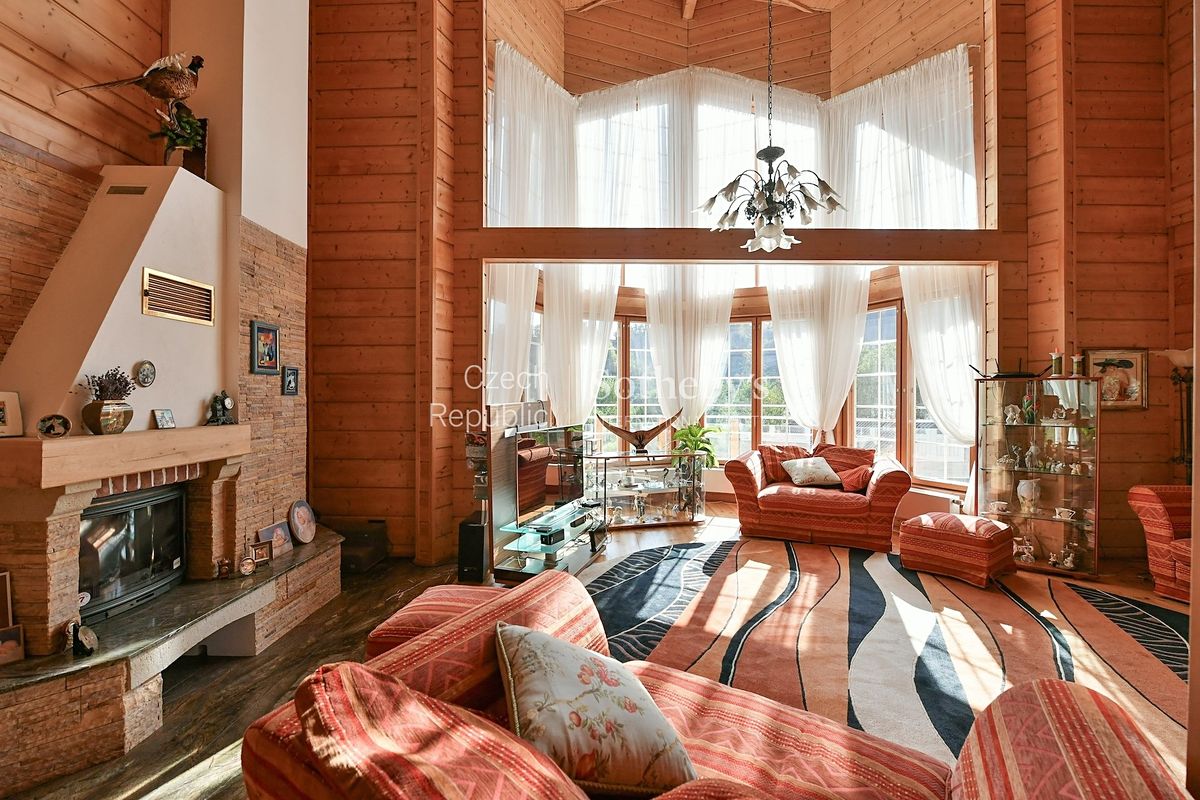 Prodej vily 750 m², pozemek 2400 m² – fotografie 4