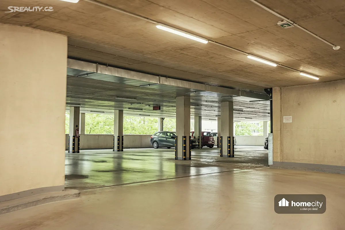 Pronájem garážového stání 13 m² – pohled 4
