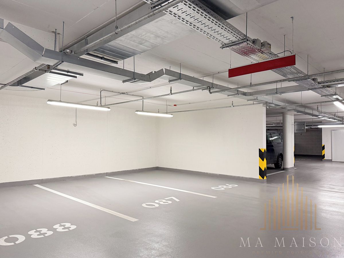 Pronájem garážového stání 13 m²