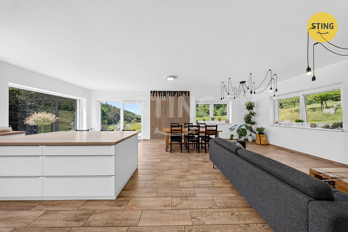 Prodej rodinného domu 250 m², pozemek 2098 m² – fotografie 5