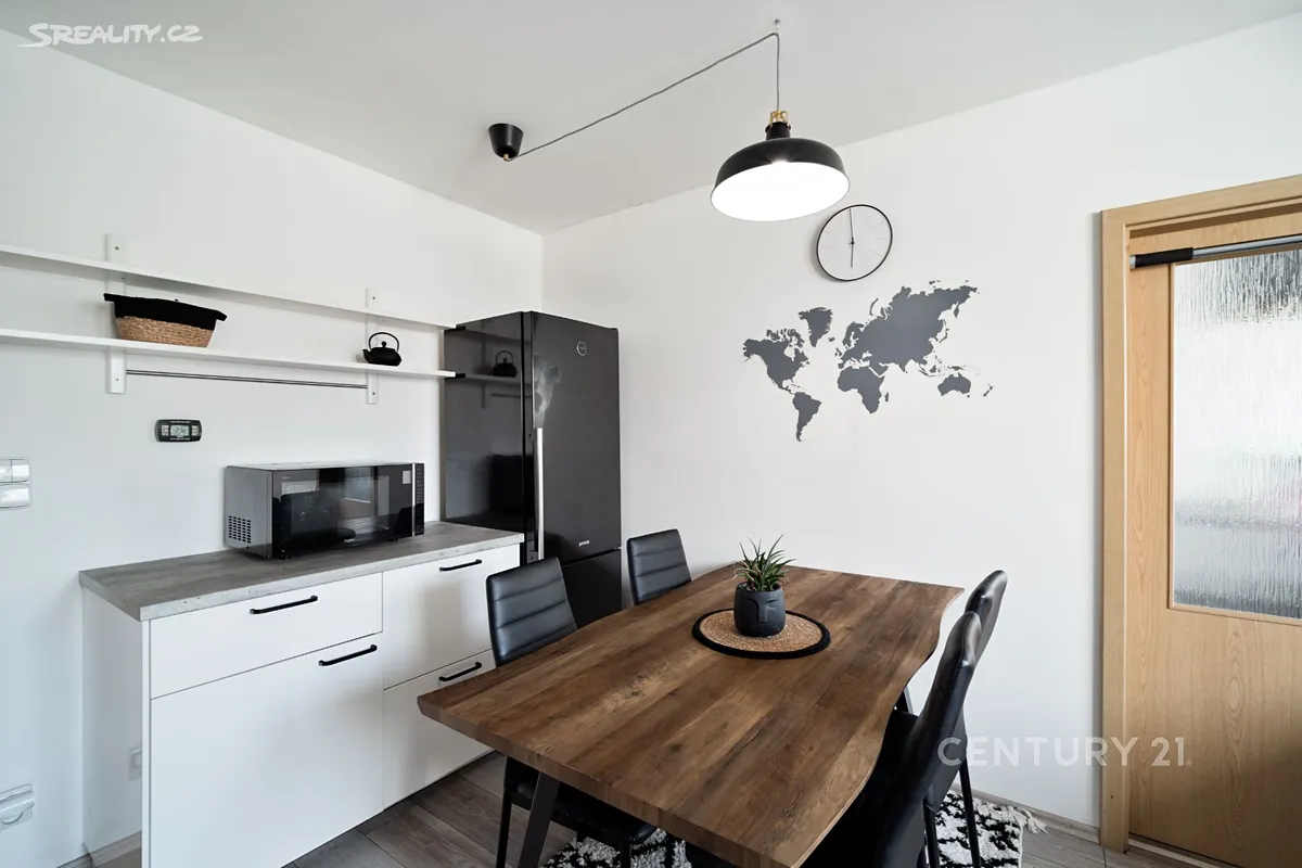 Pronájem bytu 2+kk 57 m² – pohled 2