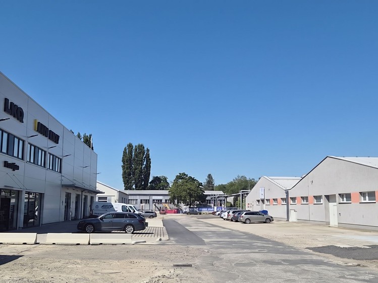 Pronájem komerčního prostoru, 515 m² (1 z 7)