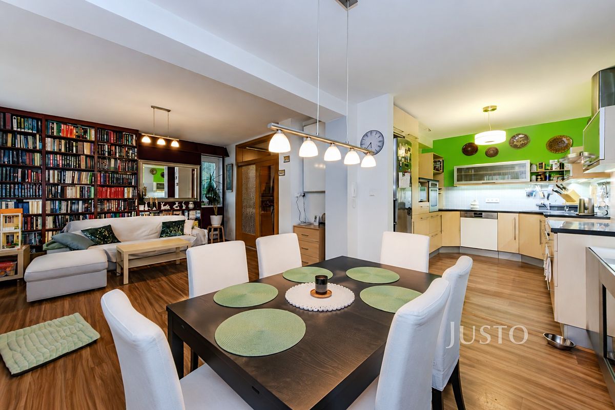 Prodej rodinného domu 206 m², pozemek 351 m² – fotografie 2