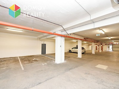 Pronájem garážového stání 15 m²