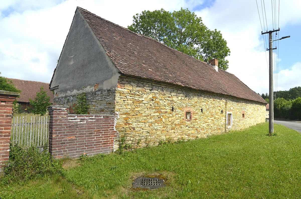 Prodej rodinného domu 250 m², pozemek 11187 m² – fotografie 4