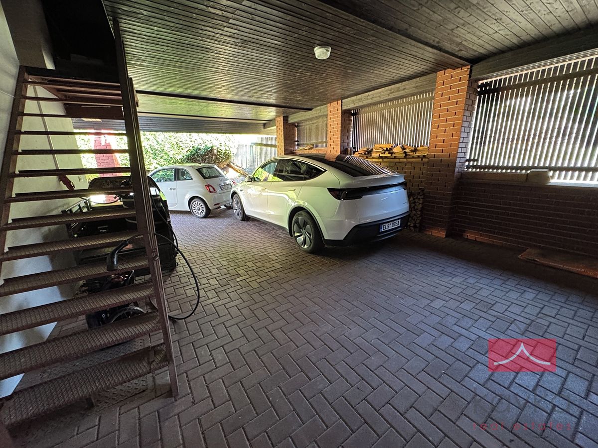 Prodej rodinného domu 286 m², pozemek 920 m² – fotografie 5