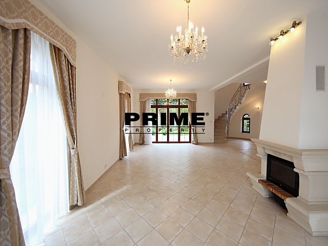 Pronájem rodinného domu 270 m², pozemek 484 m² – fotografie 4