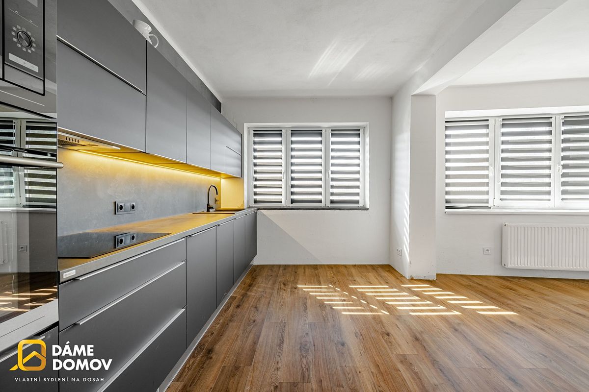 Prodej rodinného domu 510 m², pozemek 1439 m² – fotografie 2