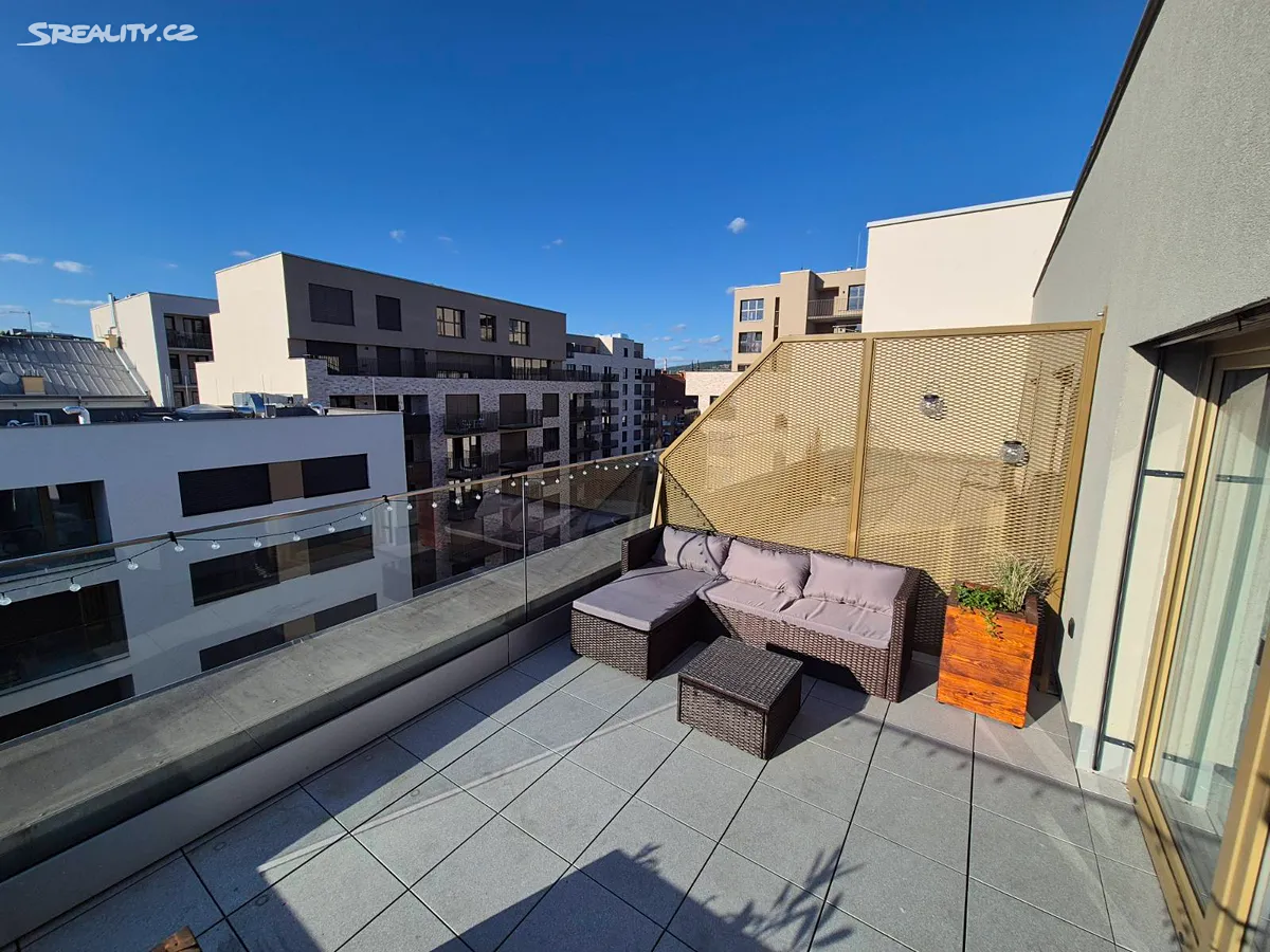 Pronájem bytu 1+kk 32 m² – pohled 2