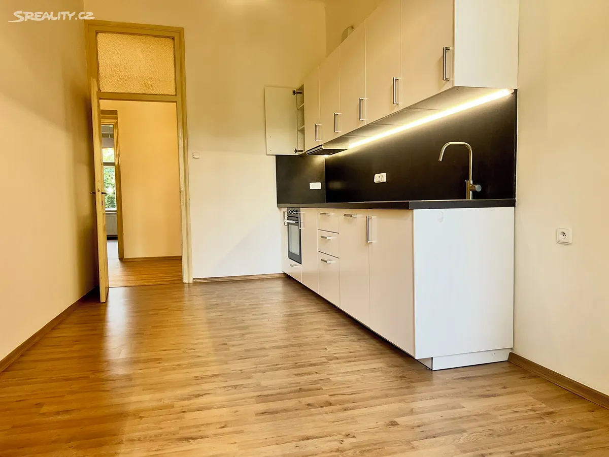 Pronájem bytu 2+1 88 m² – pohled 2