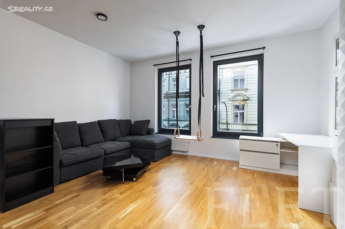 Pronájem bytu 1+kk 30 m² – pohled 6