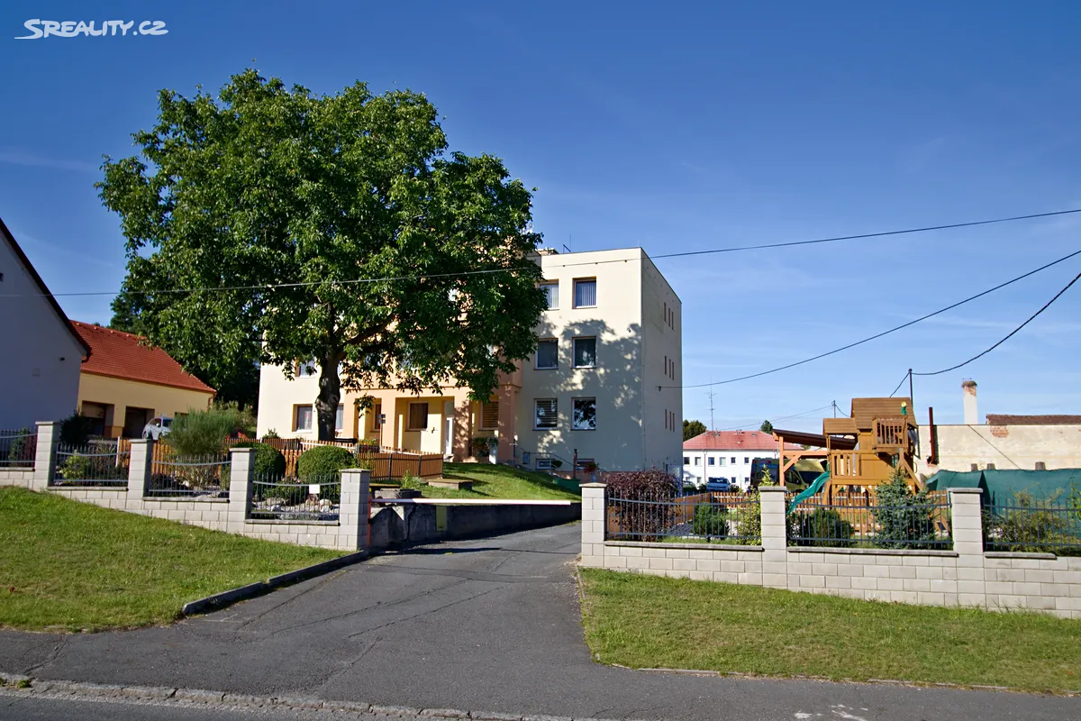 Pronájem bytu 1+kk 27 m², Domažlická