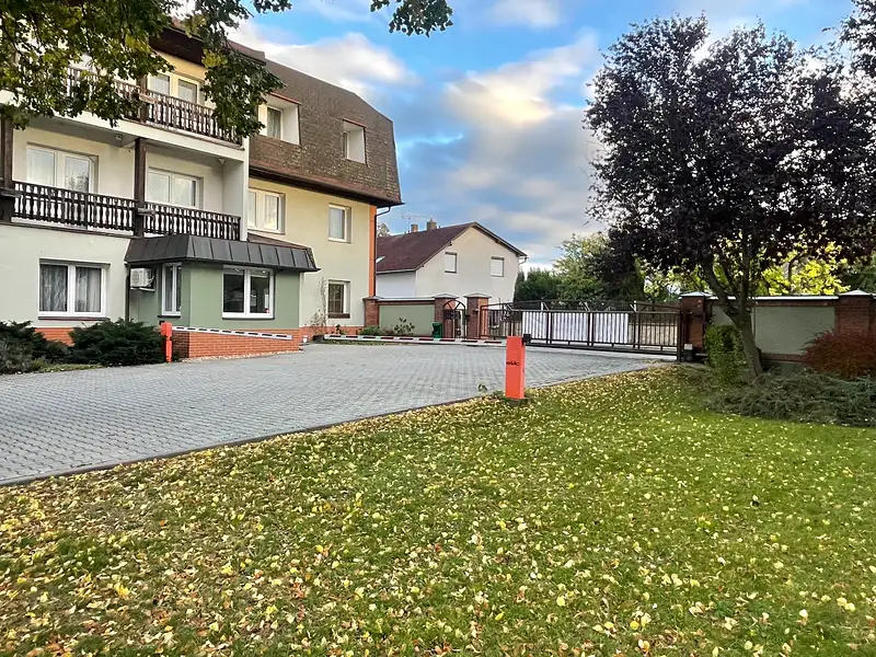 Prodej výrobní haly, prostoru 8000 m², Dobrovice – náhled fotky 2