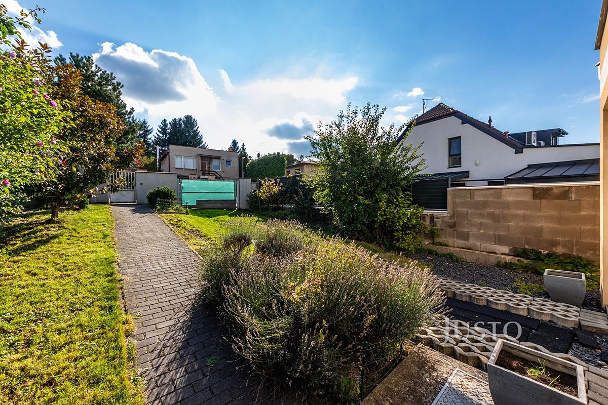 Prodej rodinného domu 206 m², pozemek 351 m² – fotografie 5