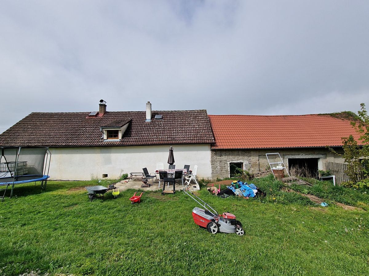 Prodej rodinného domu 200 m², pozemek 1043 m² – fotografie 2