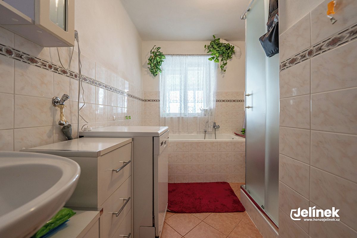 Prodej rodinného domu 200 m², pozemek 363 m² – fotografie 5