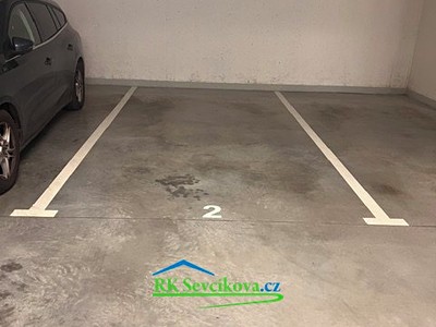 Pronájem garážového stání 12 m²