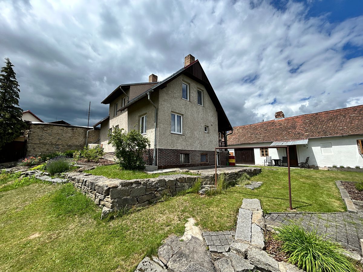 Prodej rodinného domu 120 m², pozemek 831 m² – fotografie 2