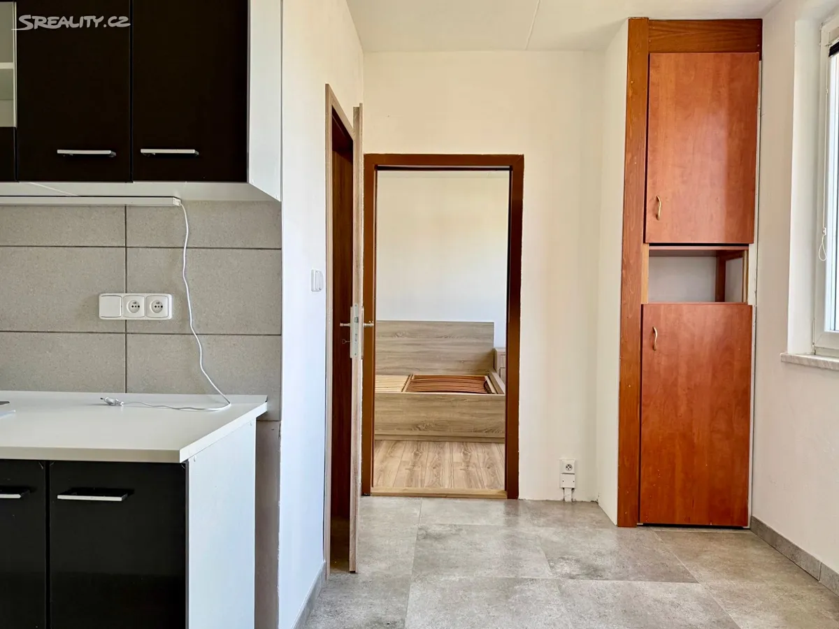 Pronájem bytu 3+1 63 m² – pohled 2
