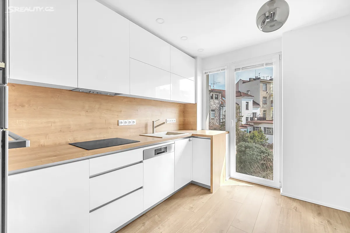 Pronájem bytu 2+1 67 m² – pohled 2