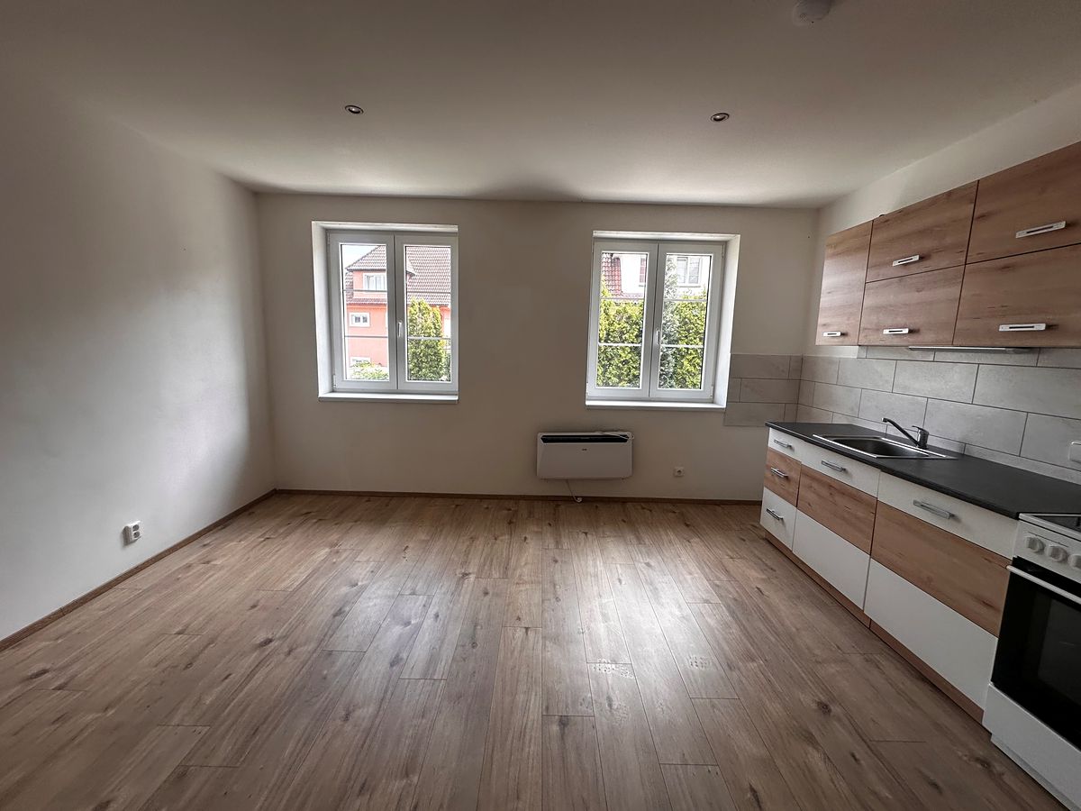 Pronájem bytu 1+kk 27 m²