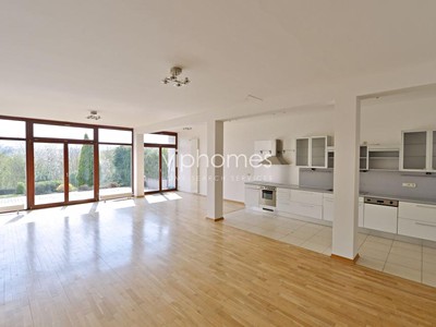 Pronájem  rodinného domu 360 m², pozemek 857 m²
