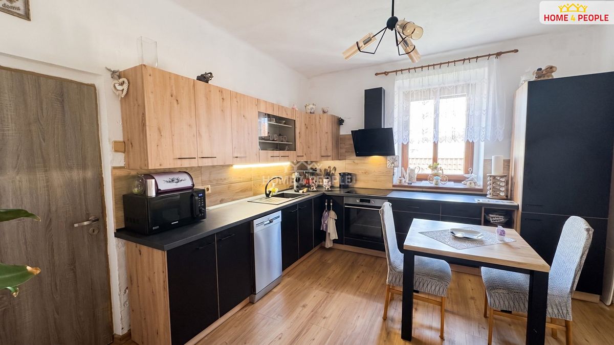 Prodej rodinného domu 188 m², pozemek 234 m² – fotografie 3