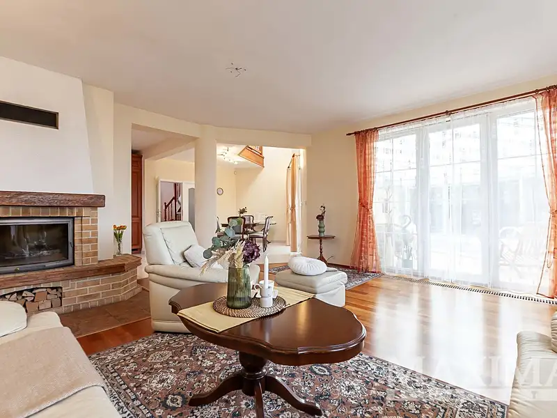 Prodej rodinného domu 348 m², pozemek 1135 m², Sulice – náhled fotky 2