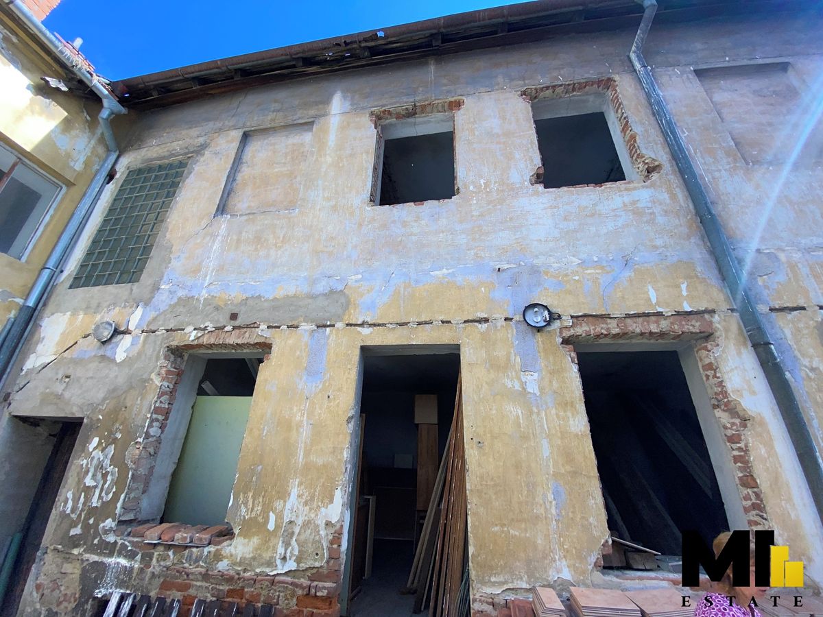 Prodej rodinného domu 407 m², pozemek 523 m² – fotografie 2