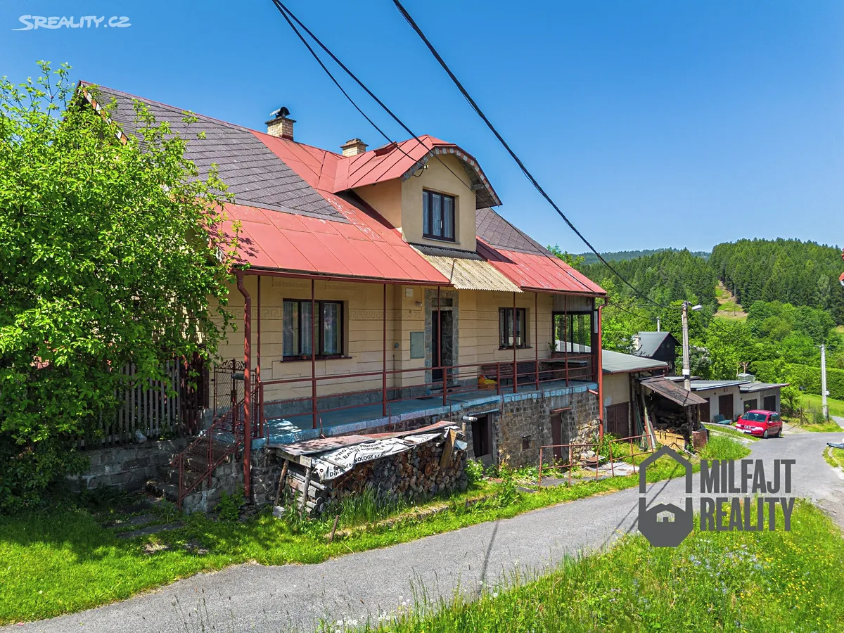 Prodej rodinného domu 203 m², pozemek 1142 m², Plavy