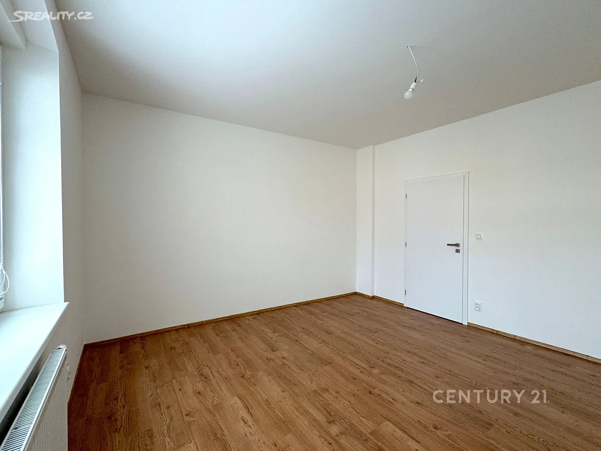 Pronájem bytu 2+1 70 m² - Widok 4