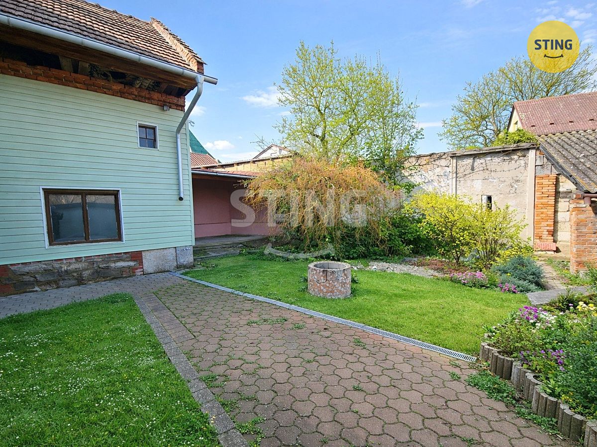 Prodej rodinného domu 220 m², pozemek 409 m² – fotografie 2