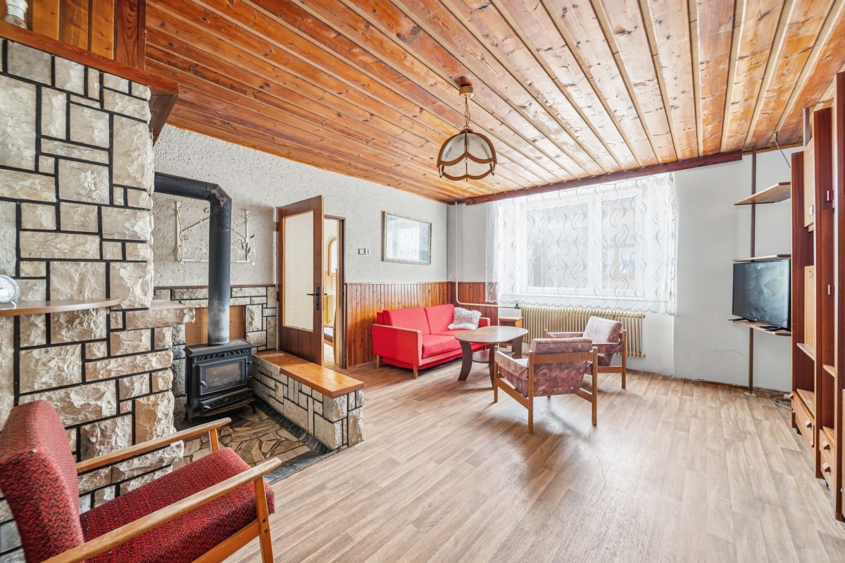 Prodej rodinného domu 101 m², pozemek 1071 m² – fotografie 2