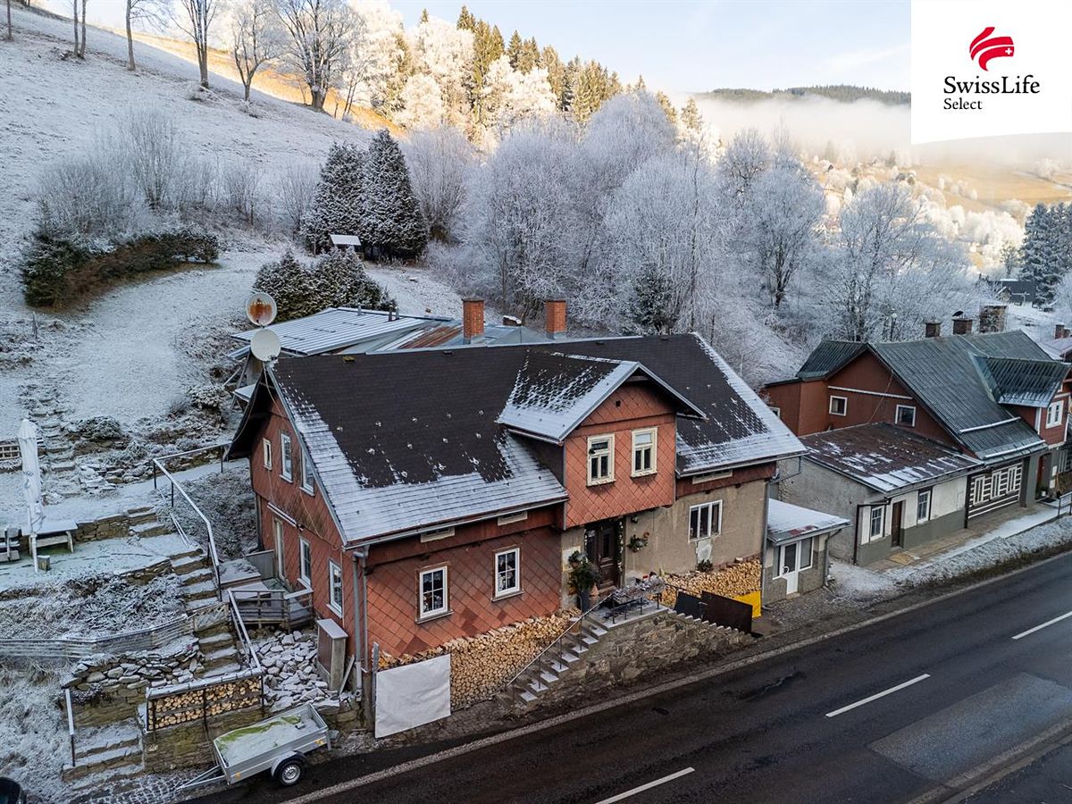Prodej rodinného domu 278 m², pozemek 524 m² – fotografie 2