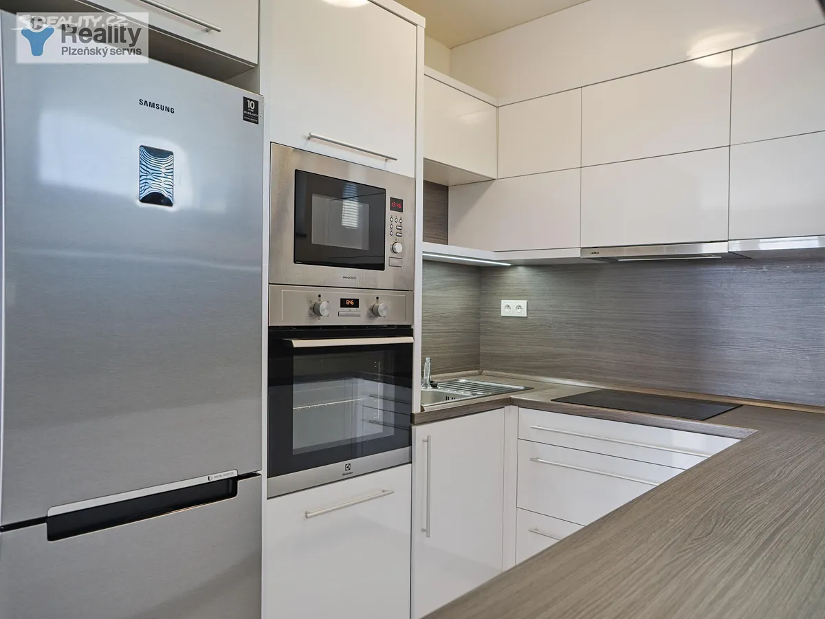 Pronájem bytu 3+kk 94 m² – pohled 2