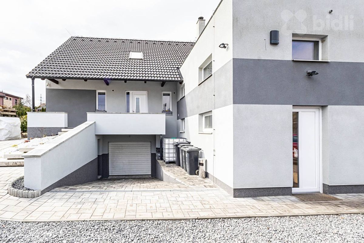 Prodej rodinného domu 318 m², pozemek 981 m²