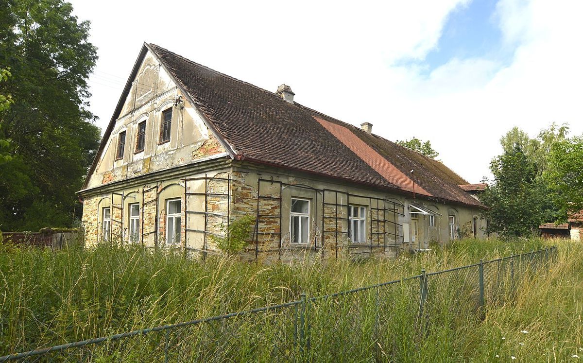 Prodej rodinného domu 250 m², pozemek 11187 m² – fotografie 3