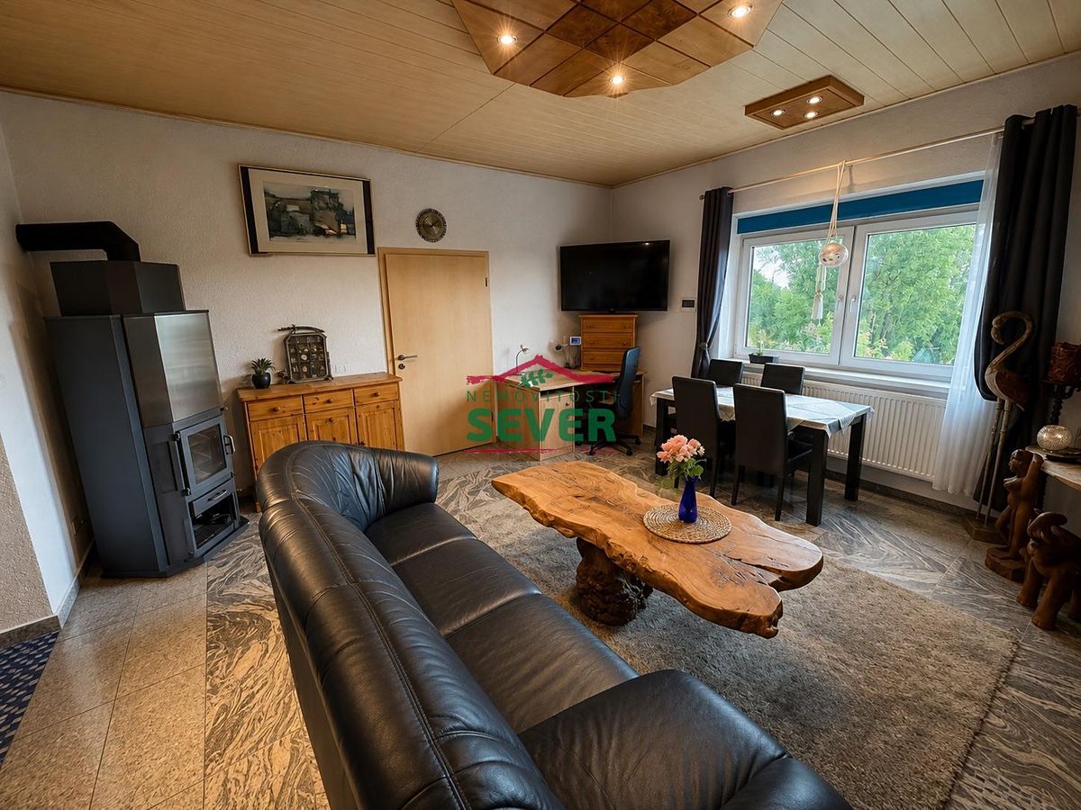 Prodej rodinného domu 220 m², pozemek 1698 m² – fotografie 3