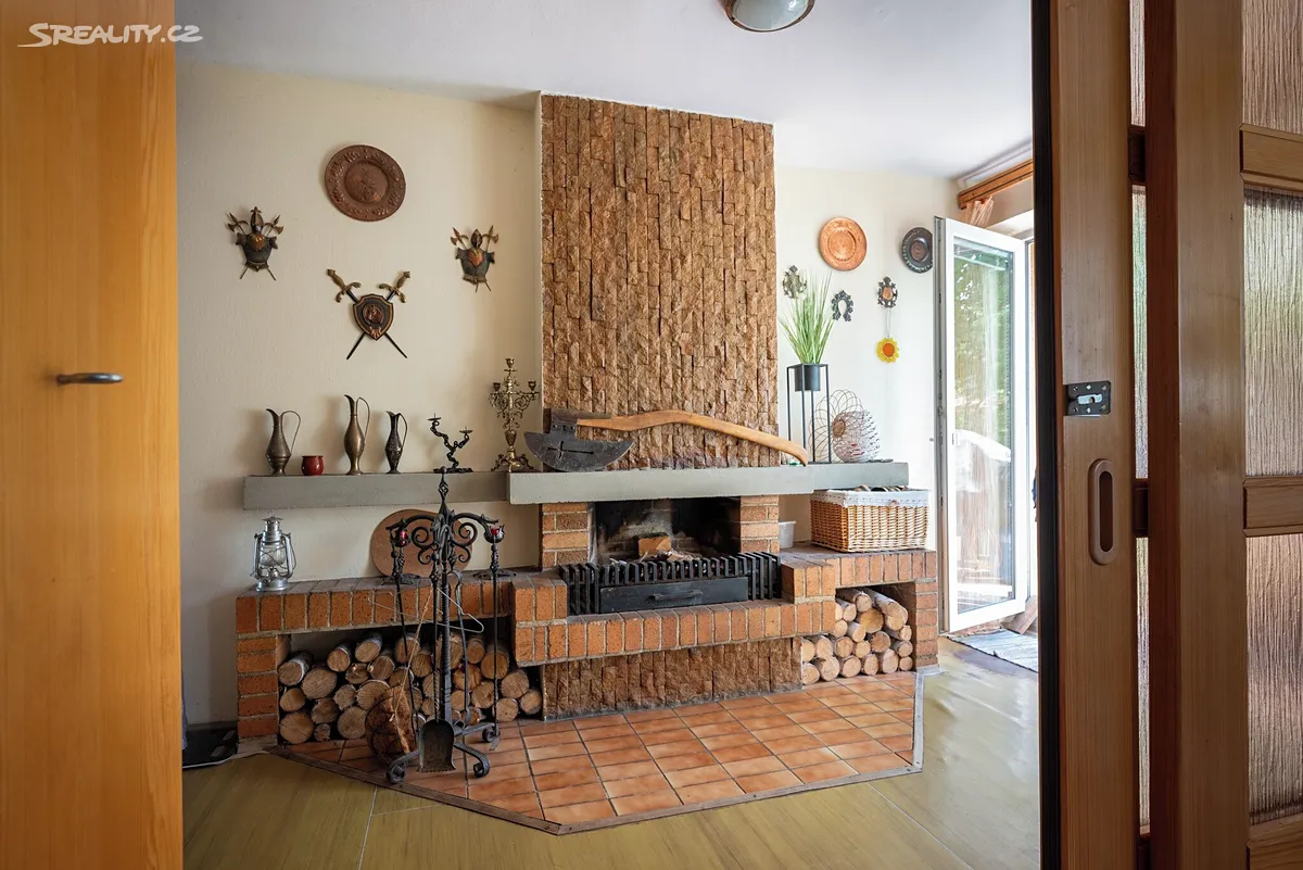 Prodej rodinného domu 250 m², pozemek 999 m² – pohled 5
