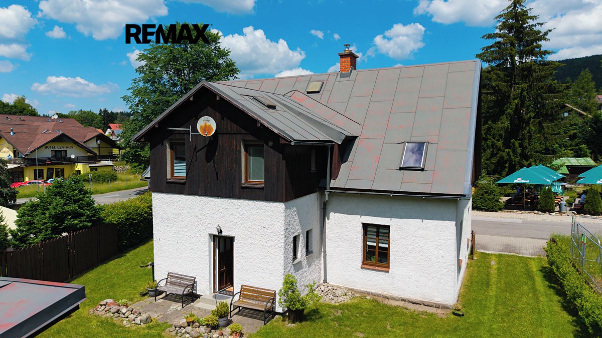 Prodej rodinného domu 200 m², pozemek 428 m² – fotografie 2