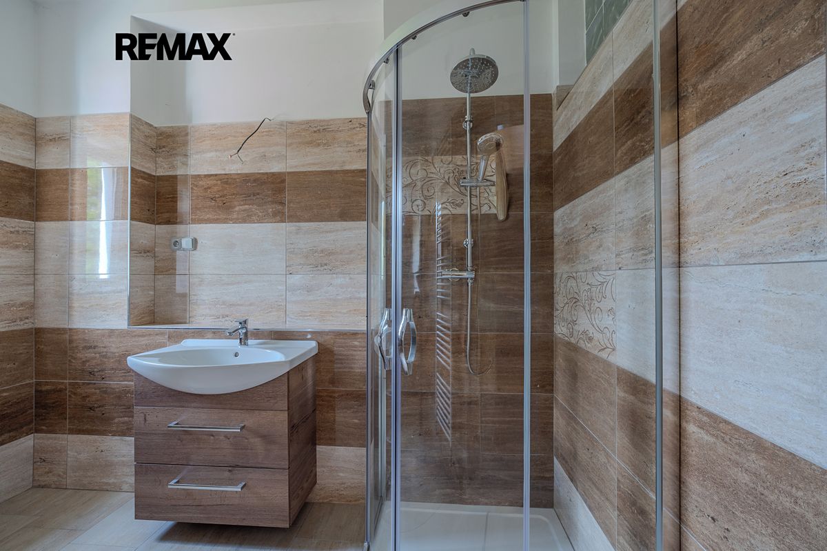 Prodej rodinného domu 306 m², pozemek 621 m² – fotografie 4