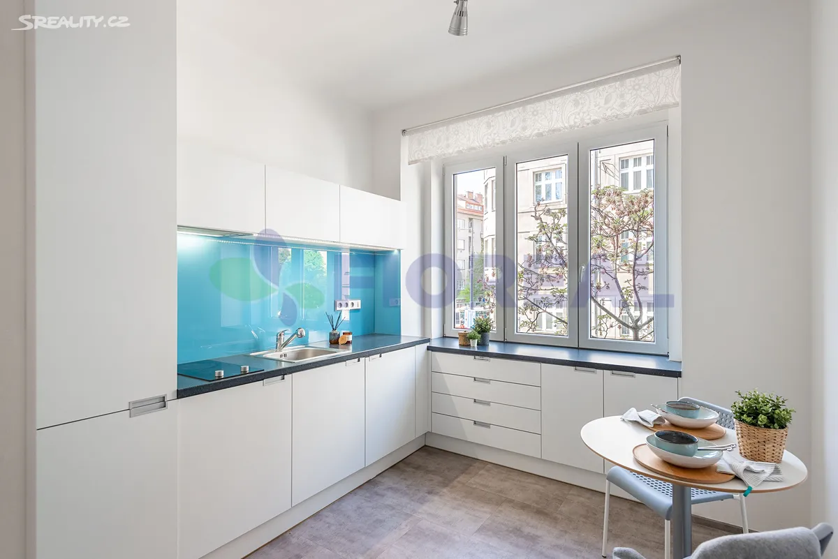 Pronájem bytu 1+1 35 m², Praha