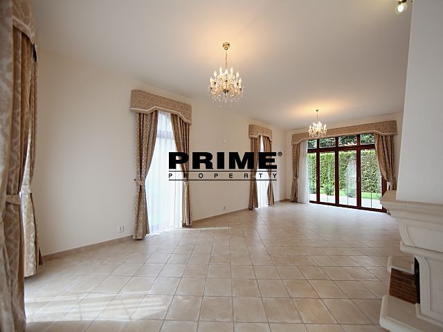 Pronájem rodinného domu 270 m², pozemek 484 m² – fotografie 3