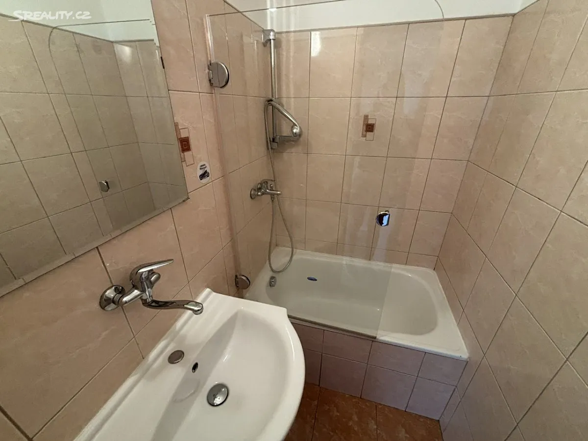 Pronájem bytu 2+kk 38 m² – pohled 3