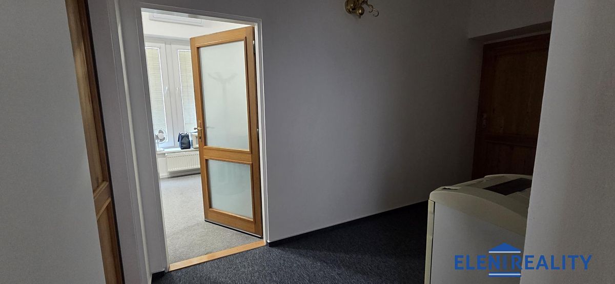 Pronájem kanceláře 16 m² – fotografie 3