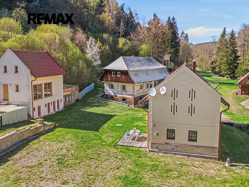 Prodej vícegeneračního domu 563 m², pozemek 73897 m², Mukařov – náhled fotky 2