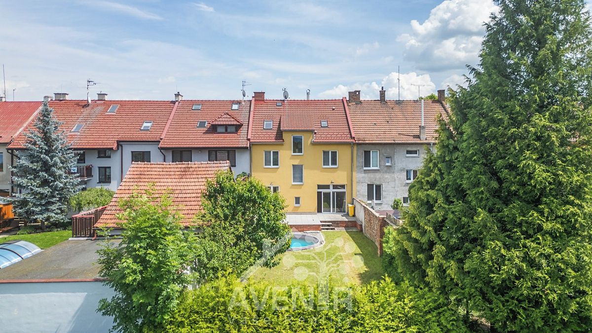 Prodej rodinného domu 268 m², pozemek 388 m² – fotografie 5