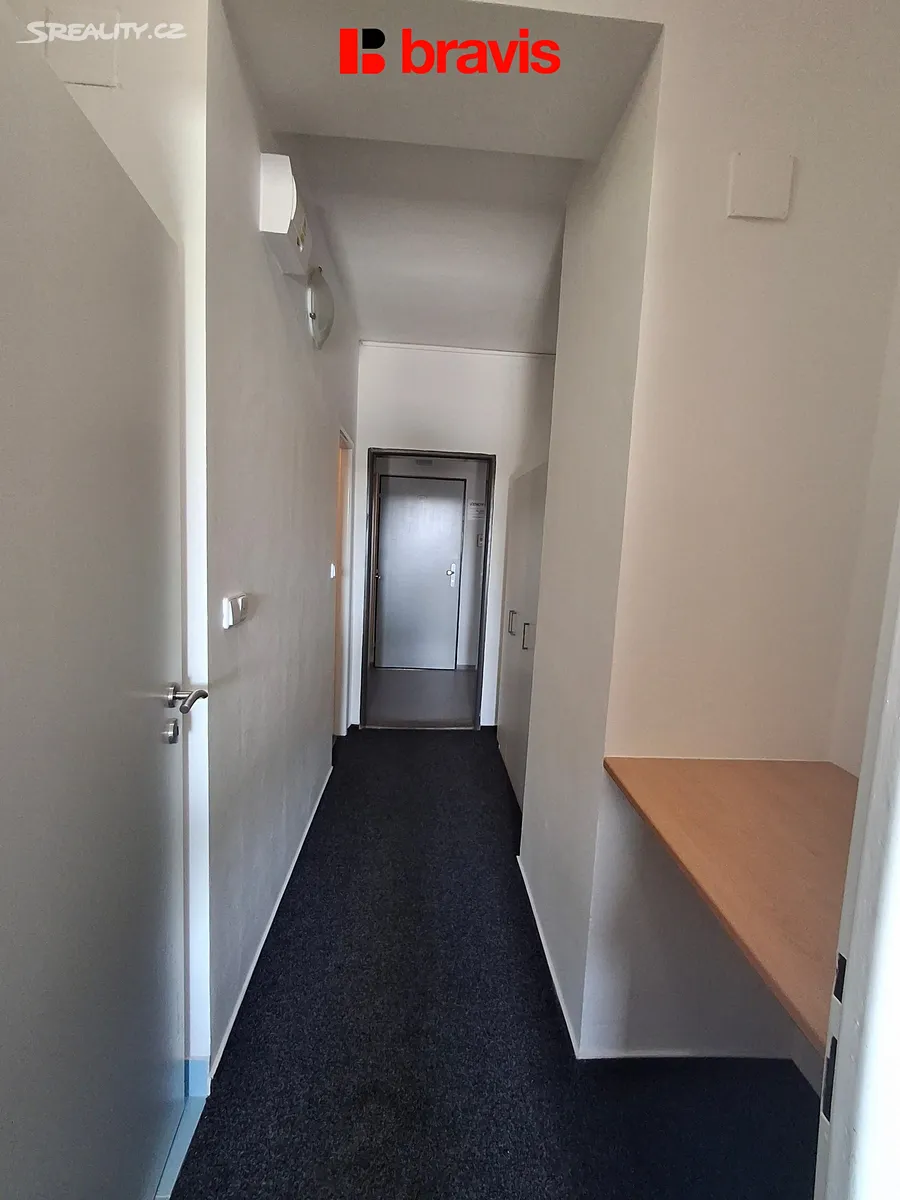 Pronájem kanceláře 25 m² – pohled 3
