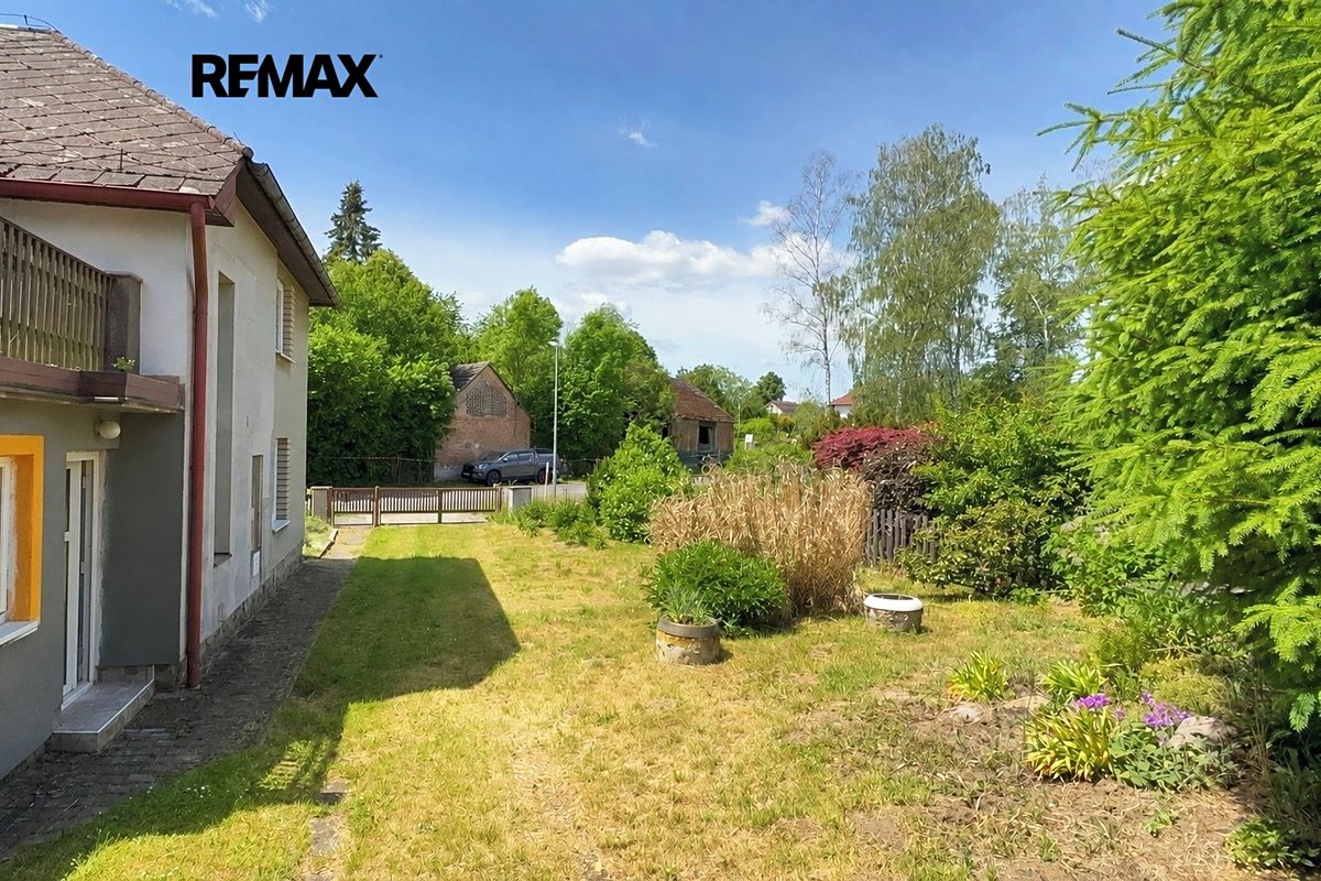 Prodej rodinného domu 240 m², pozemek 676 m² – fotografie 3