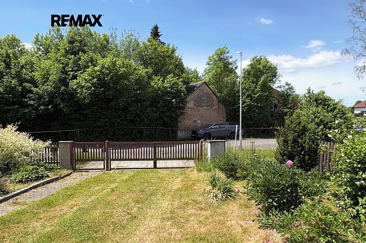 Prodej rodinného domu 240 m², pozemek 676 m² – fotografie 4
